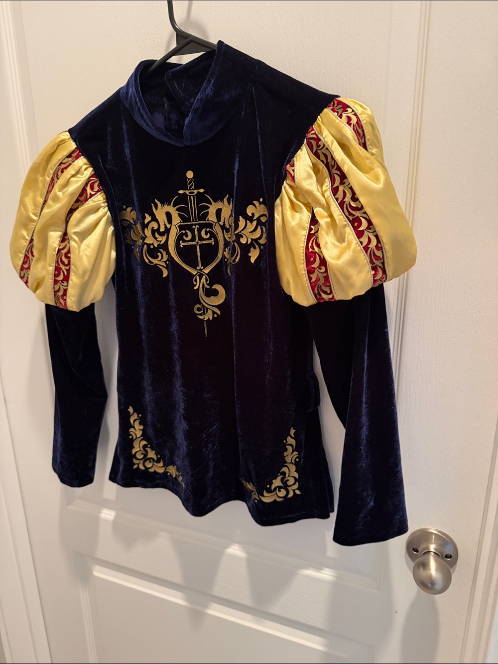 Disney’s Prince charming Velvet Puff-SleeveGold shirt with crown size 9/10 boys - Picture 8 of 8